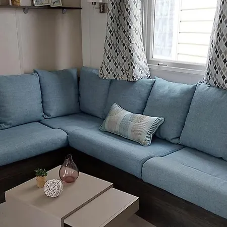 Mobilhome Confortable, Spacieux Et Lumineux Dans Apartment