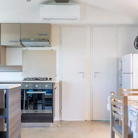 Mobilhome Confortable, Spacieux Et Lumineux Dans Apartment *