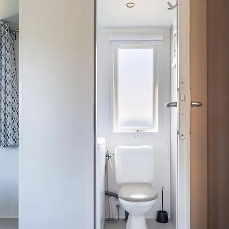 Mobilhome Confortable, Spacieux Et Lumineux Dans Apartment Les Mathes