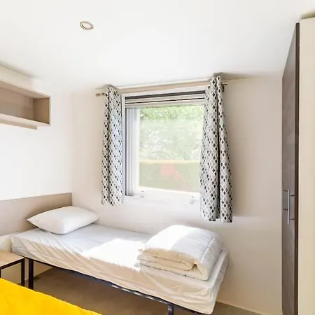 Mobilhome Confortable, Spacieux Et Lumineux Dans Apartment *
